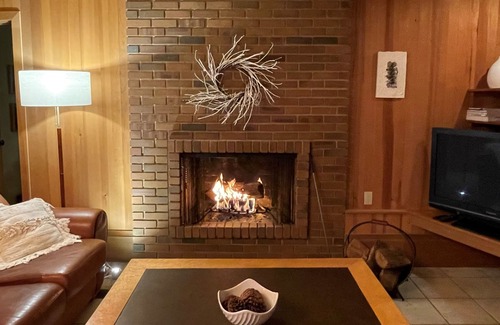 Northwest Portland Apartment | Mountain, Valley, Forest Views from your Private Hot Tub, Close to Hiking Trails