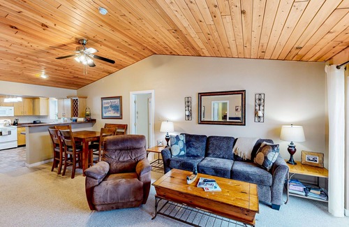 Big Sky Condo | Mountain & valley view condo with hot tub, fireplace, washer/dryer, & smart TVs