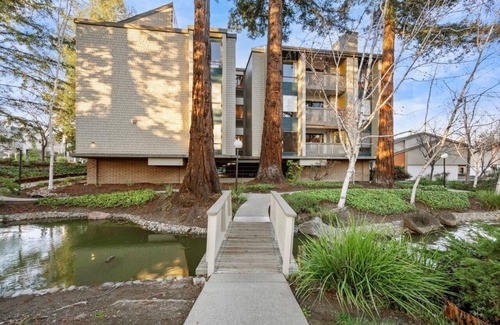 The Crossings Apartment | Mountain View 2BR/2BA. Prime Location. Pools, Hot tub + BBQ! 30-60 Day Rent. NEW