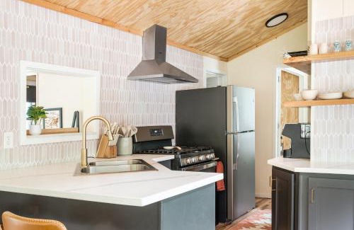 Old Fort Apartment | Mountain View Bungalow Near Breweries, Trails, Pool and Waterfalls