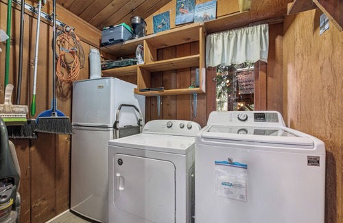 Gold Bar Cabin | Mountain View Cabin w/amazing mountain views, hot tub, wifi, wood stove