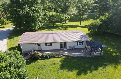 Speedwell House | Mountain View! Close to Lake and trails