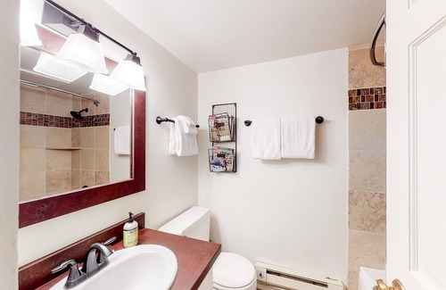 Big Sky Meadow Village Condo | Mountain-view condo with hot tub & pool access - walk to Town Center