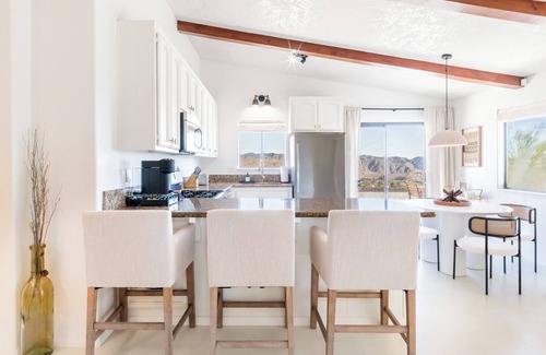 Morongo Valley House | Mountain View Desert Home, Perfectly Located between Palm Springs & Joshua Tree