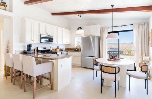 Morongo Valley House | Mountain View Desert Home, Perfectly Located between Palm Springs & Joshua Tree