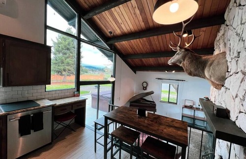 Sequim House | Mountain View Haven | HOT TUB on 9 Acres!