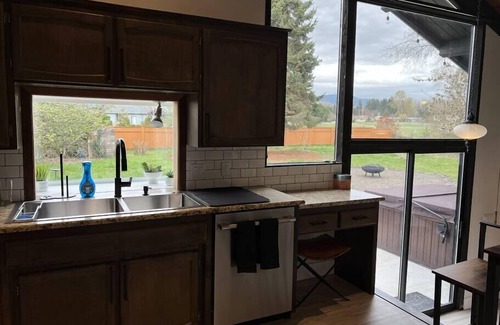Sequim House | Mountain View Haven | HOT TUB on 9 Acres!