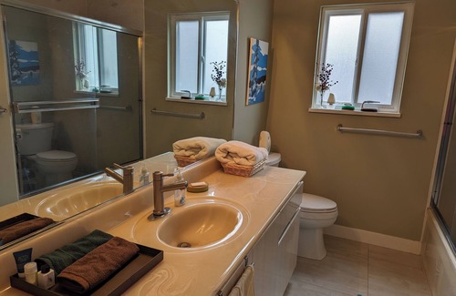 Burnaby House | Mountain View Home in Burnaby
