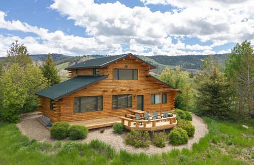 Stanley Cabin | Mountain View Home - Spectacular Sawtooth Mountain Views