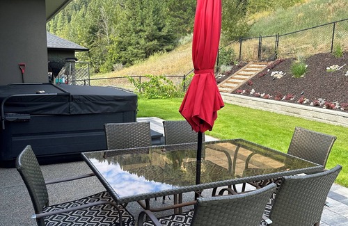 Lumby House | Mountain View Home with hot tub close to prime areas for outdoor enthusiasts