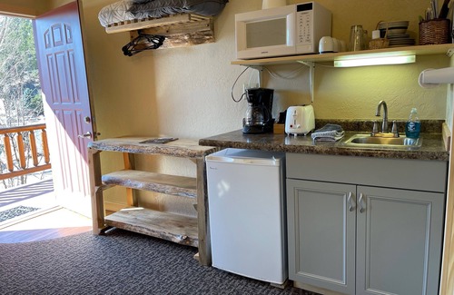 Hill City Hotel | Mountain View Lodge & Cabins