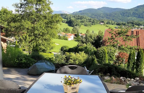 Bergen Ski Chalet | Mountain View Lodge Mountain view from every room