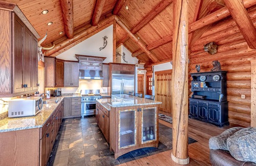Franklin House | Mountain-view log home with hot tub, firepits, pool table & air hockey