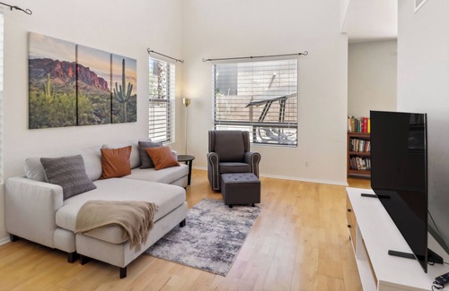 Foothills Club West House | Mountain-View Phoenix Hideaway w/ Patio & Swing!