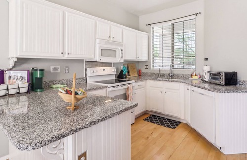 Foothills Club West House | Mountain-View Phoenix Hideaway w/ Patio & Swing!