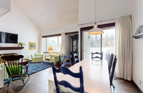 Black Butte Ranch Apartment | Mountain View Ranch Retreat - Golf and Serenity