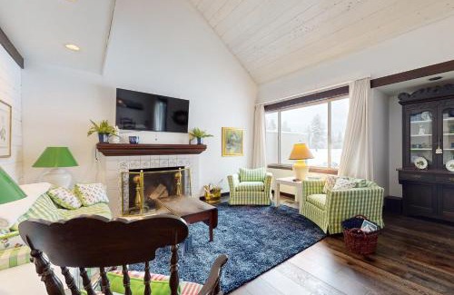 Black Butte Ranch Apartment | Mountain View Ranch Retreat - Golf and Serenity