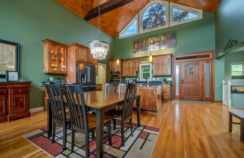 Lake Lure House | Mountain View Retreat | A Lake Lure Destination with Amazing Views