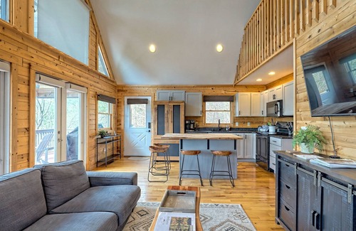 Tiger Cabin | Mountain View ~ Sunsets on the Porch ~ Near Lake Burton!