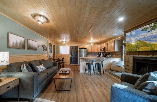 Caton Apartment | Mountain Views at Dolly's Castle Unit 1