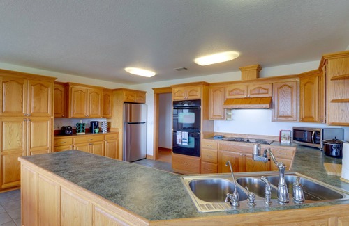 Fairfield Bay House | Mountain Views + Shared Pool: Ozarks Family Home