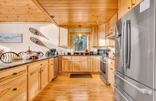 Sunday River Area Cabin | Mountain Views*Sunday River 1.5 mi*Hot Tub