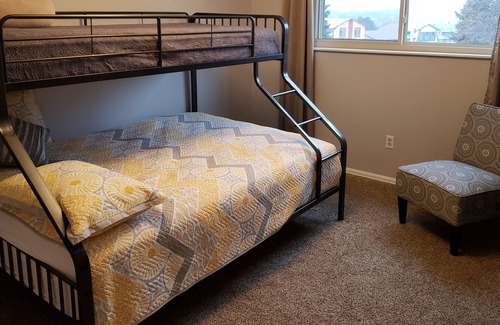 Northeast Colorado Springs House | Mountain Views! Beautifully remodeled, near South Gate of USAFA, Safe, Quiet
