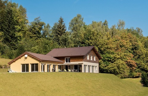 Fresse-sur-Moselle Villa | *Mountain villa with swimming pool & jacuzzi for relaxing with family or friends.