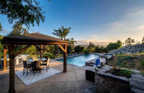 Mount Helix Villa | Mountain Villa in San Diego - Pool & Waterslide, Spa, Pickle Ball, Game room