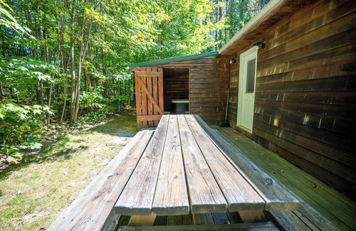 Hico Cabin | Mountaineer Cabin 6 - Hot Tub & Gas Fireplace close to New River Gorge
