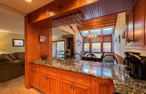 Bartlett House | Mountainside @ Attitash | Central + Ski in/Ski out