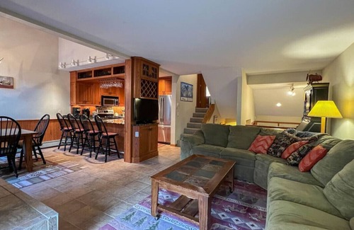 Bartlett House | Mountainside @ Attitash | Central + Ski in/Ski out