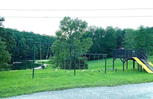 Rockbridge House | Mountainside Cabin, Secluded, Hot Tub, Lake Accessible