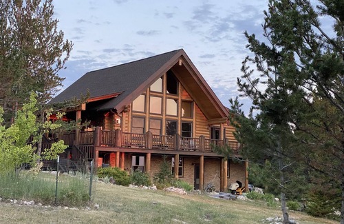 Wineglass Cabin | Mountainside Luxurious/Rustic Log Home~Majestic Views~Prime Location
