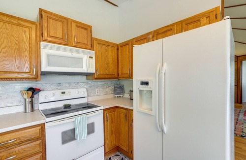 Wolf Laurel House | Mountaintop Mars Hill Cabin w/Wraparound Deck!