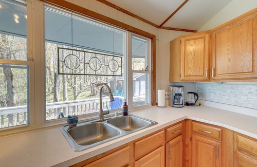 Wolf Laurel House | Mountaintop Mars Hill Cabin w/Wraparound Deck!