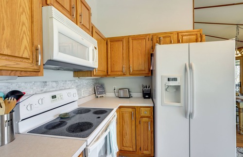 Wolf Laurel House | Mountaintop Mars Hill Cabin w/Wraparound Deck!