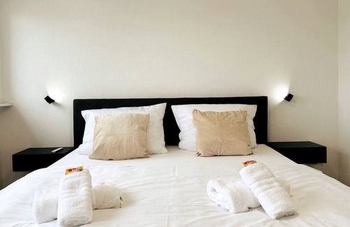 Ailingen Apartment | MountainView-Apartment |StayUnix| Lake-Business-TV
