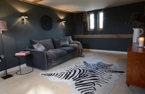 Ipswich Cottage | MOUSEHALL BARN, FLOWTON, pet friendly, with open fire in Hadleigh