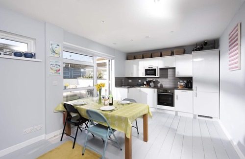 Mousehole House | Mousehole View - an apartment that sleeps 4 guests in 2 bedrooms