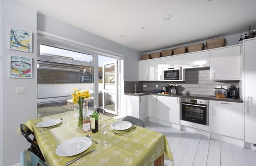 Mousehole House | Mousehole View - an apartment that sleeps 4 guests in 2 bedrooms