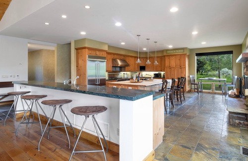 Glenwood Springs House | Movie Rm, Hot Tub, Games, 2Fireplaces, SteamShower, In-Floor Heat, On The River!
