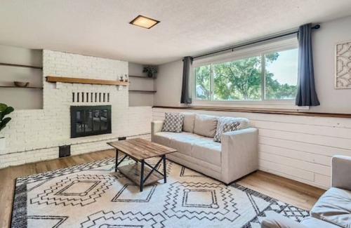 Fridley House | Mpls Marvel: Spacious Retreat