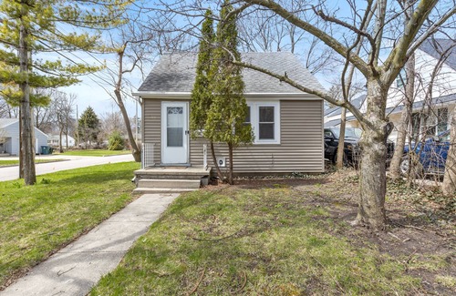 East Lansing House | MSU 2BR Home w/Garage, EV Charger, Patio & Grill – Walk to Campus