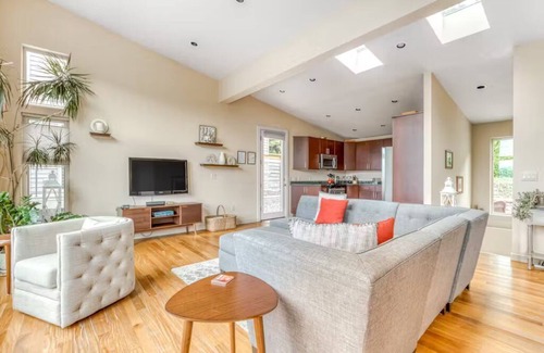 Hood River House | Mt. Adams View, Trails, River View, Pets OK, Walkable to Downtown