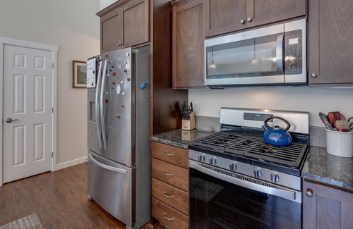 Maple Falls House | Mt. Baker Lodging Cabin 47 - Sleeps 6!