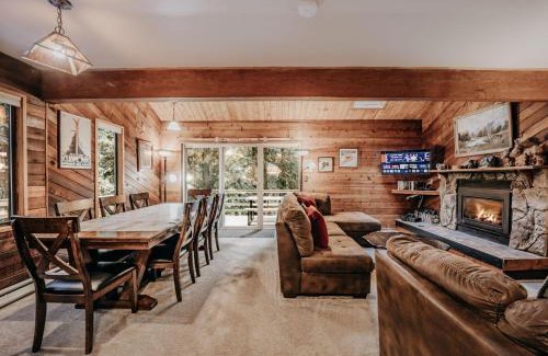 Glacier House | Mt Baker Lodging - Cabin story cabin in the woods Free wifi