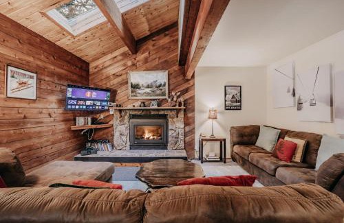 Glacier House | Mt Baker Lodging - Cabin story cabin in the woods Free wifi