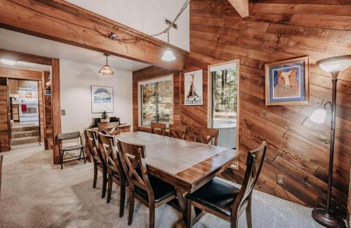 Glacier House | Mt Baker Lodging - Cabin story cabin in the woods Free wifi