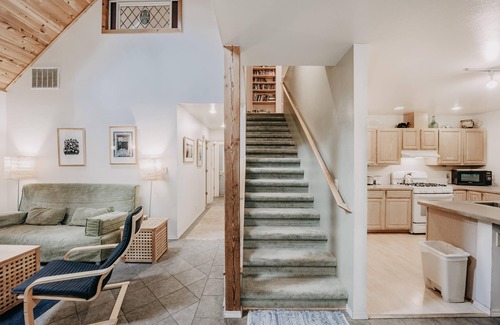 Glacier Ski Chalet | Mt Baker Rim Cabin 19 - Pet Friendly, WIFI, Hot Tub, Sleeps 10